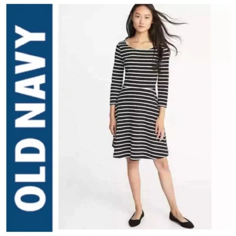 Old Navy Plus Size Black & White Striped Scoop Neck Fit & Flare Dress